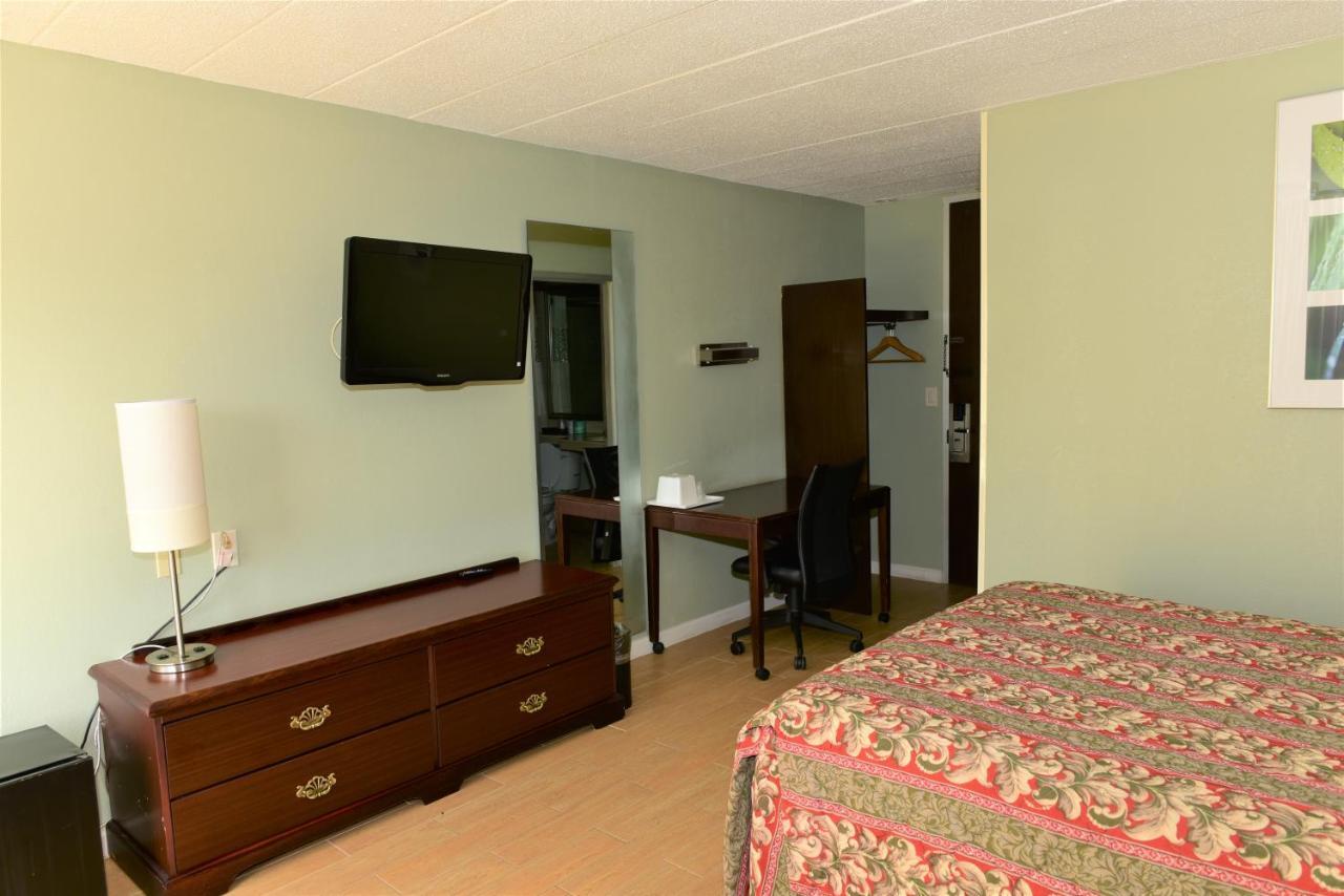 Red Carpet Inn Houston Exterior photo